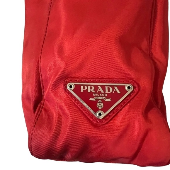 BIN046.12 Authentic Prada Italy Vintage Tessuto Red Nylon Shoulder Tote - Picture 5 of 12